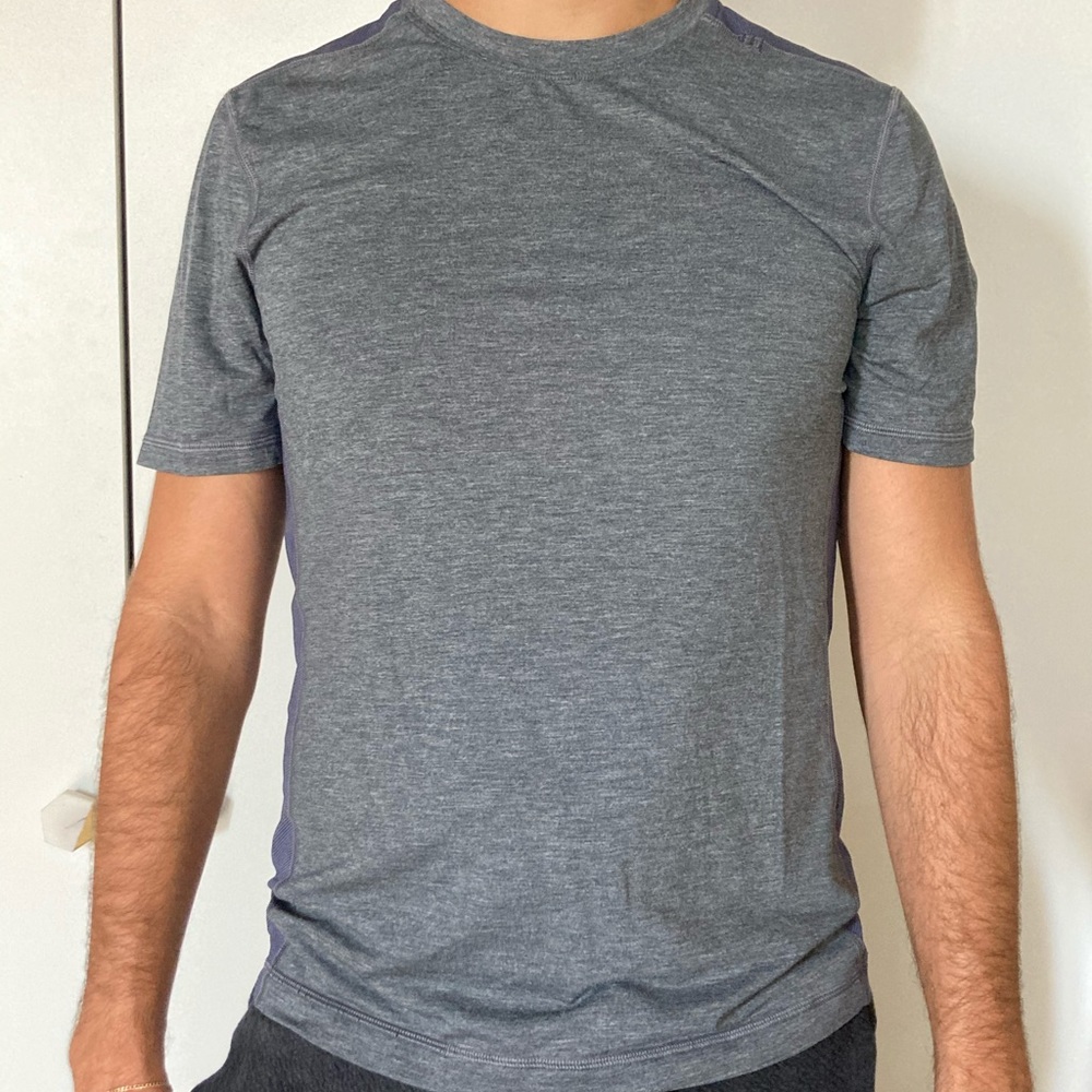Lulu lemon t shirt